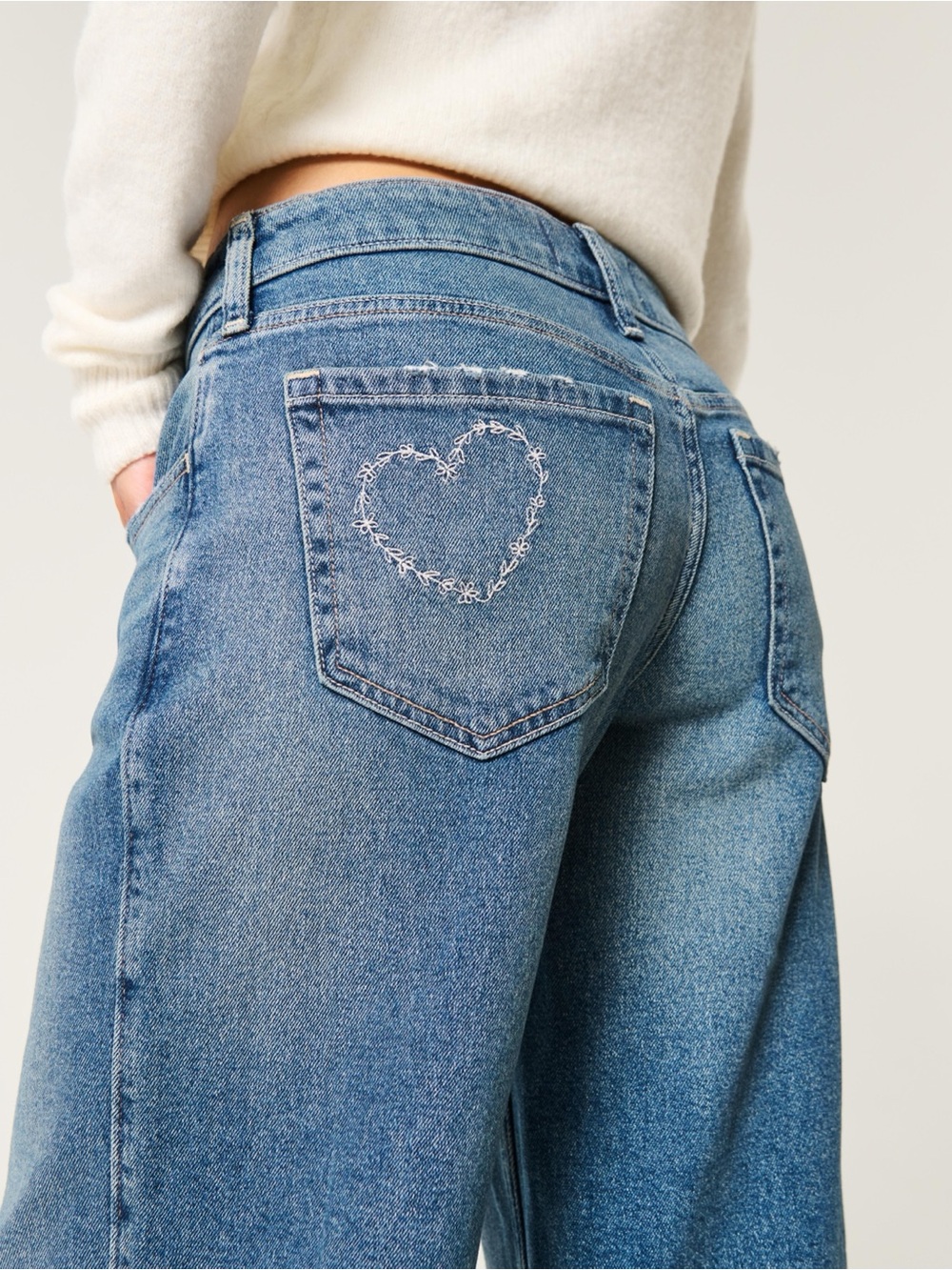 Hollister Low Rise Baggy Heart Embroidered Pocket Jeans Short Fit